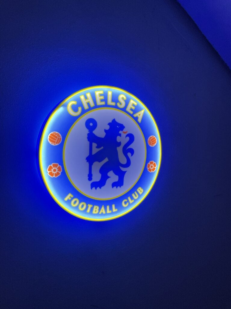 Chelsea FC LED-Lampe mit Logo – Fanartikel & Wanddeko Geschenk